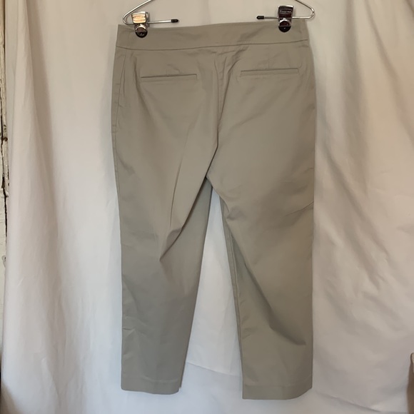 Talbots woman’s size 8 khaki crop pants cute button detail - Summer capris - Picture 3 of 6